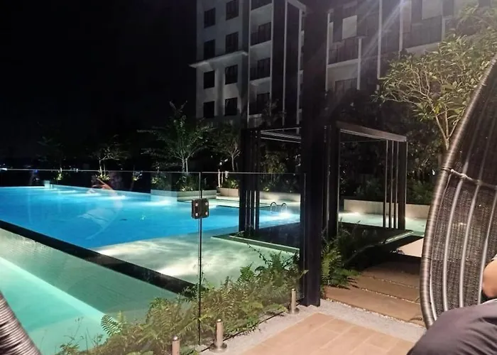 Infinity Pool Netflix 200Mbps Apartment