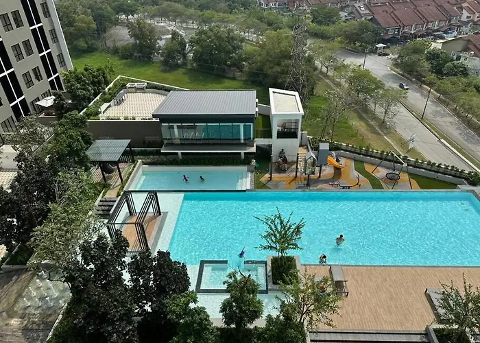 Infinity Pool Netflix 200Mbps Apartment