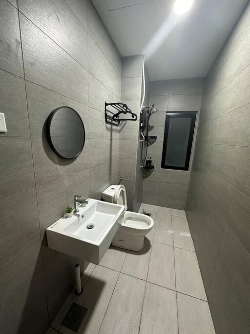Apartemen Infinity Pool Netflix 200mbps